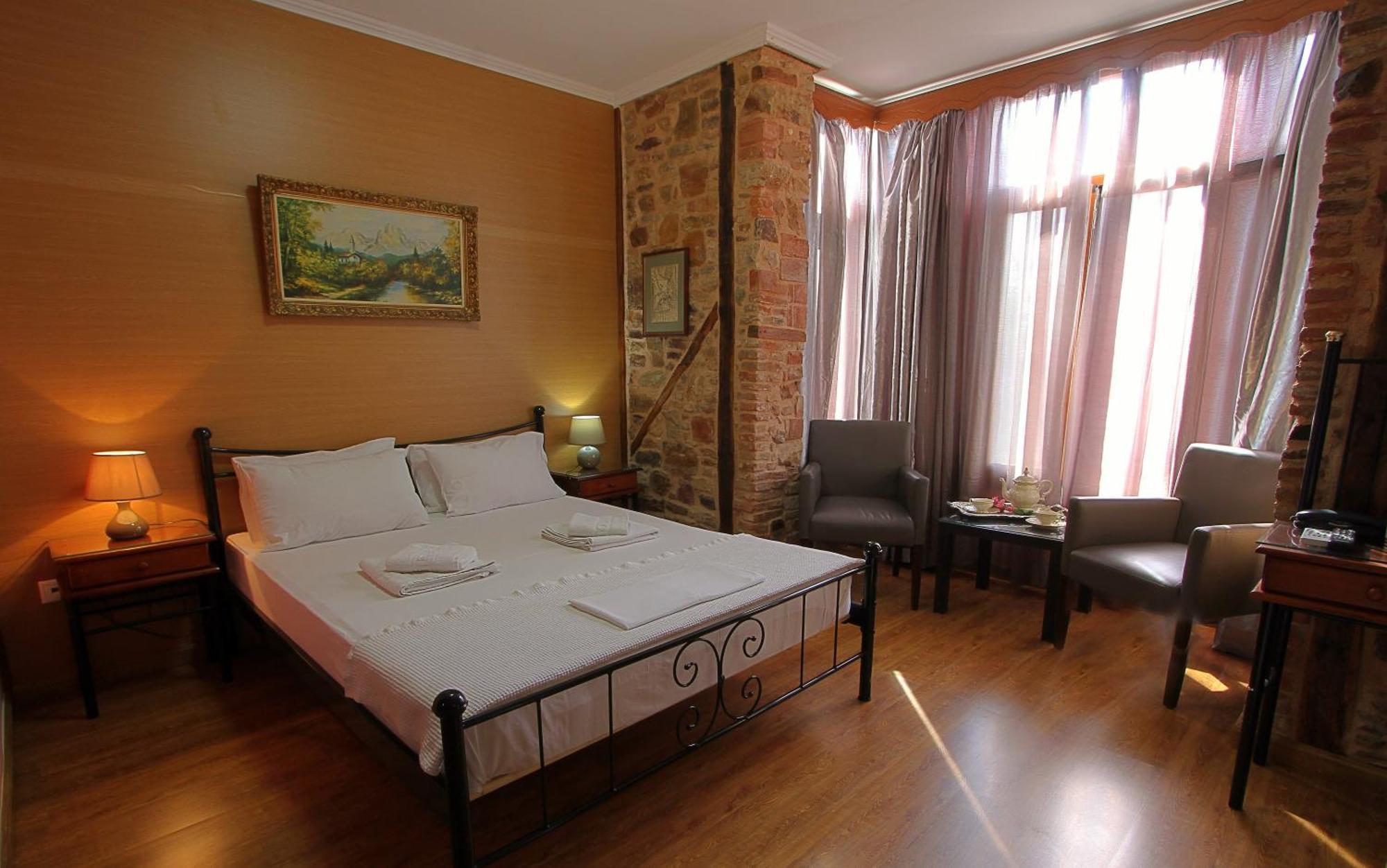 Ionia Rooms Chios Town Bagian luar foto