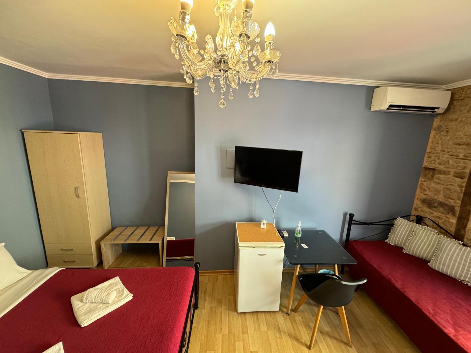 Ionia Rooms Chios Town Bagian luar foto