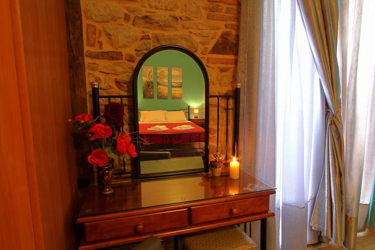 Ionia Rooms Chios Town Bagian luar foto